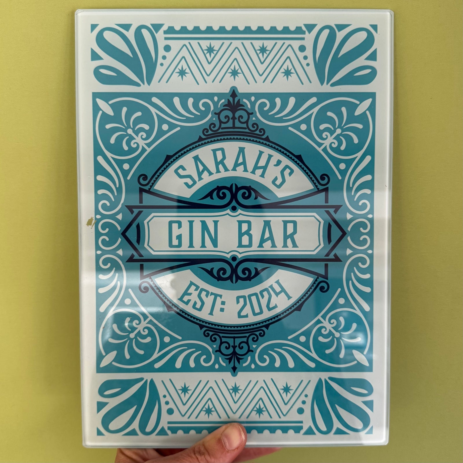 SARAH - Gin Bar glass chopping